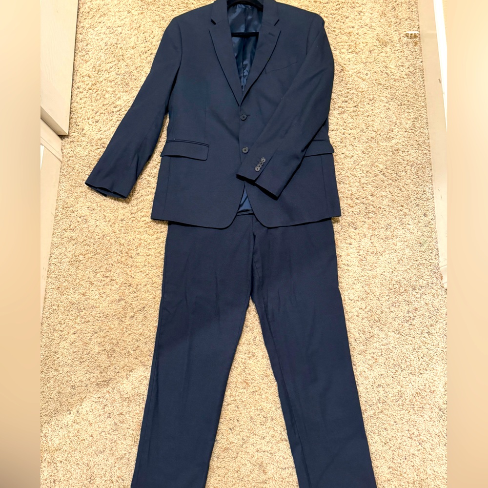 Banana Republic men’s suit, size 42R, Navy